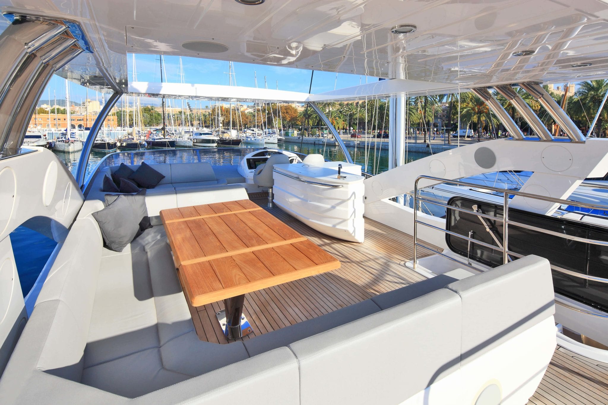 A closer look at the Flybridge onboard the Luxury Sunseekers yacht.